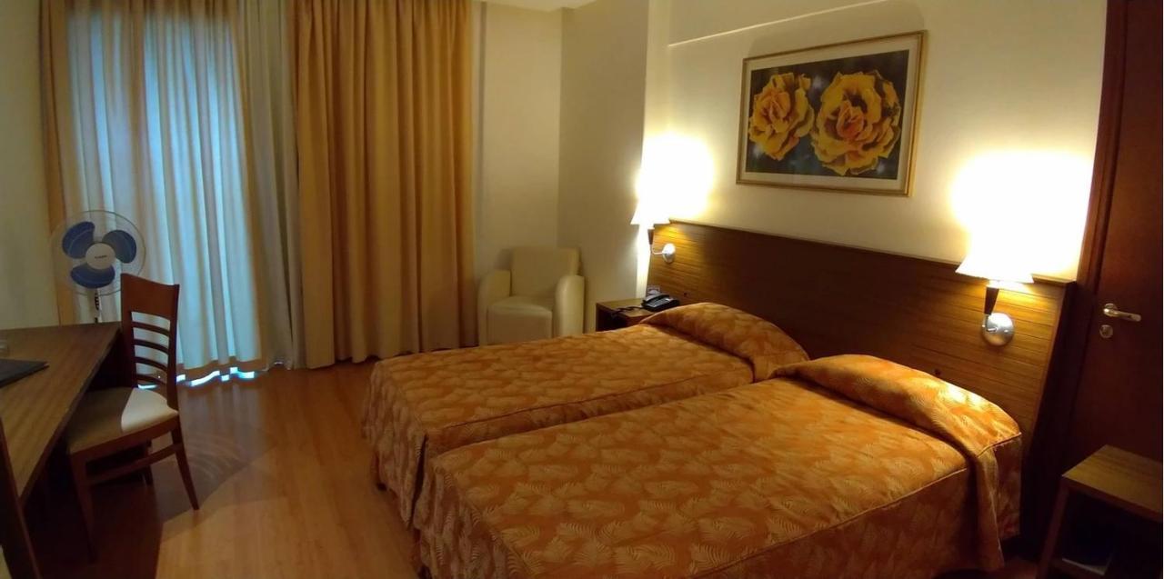Master Plaza Hotel Barbacena Exterior foto